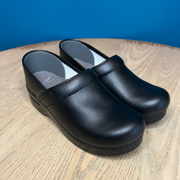 Dansko Shoes - New! Dansko Professional Women’s Black Slip Resistant Clogs Work Size 38 7.5-8